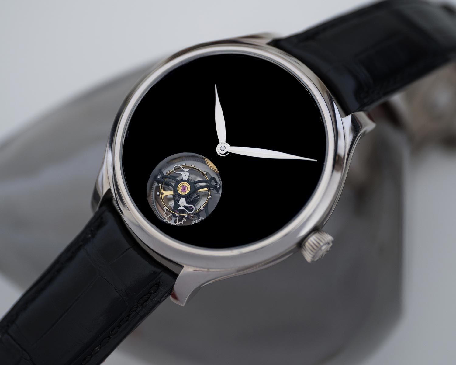 H.Moser & Cię. Endeavour Tourbillon - tradycja i kosmiczne materiały