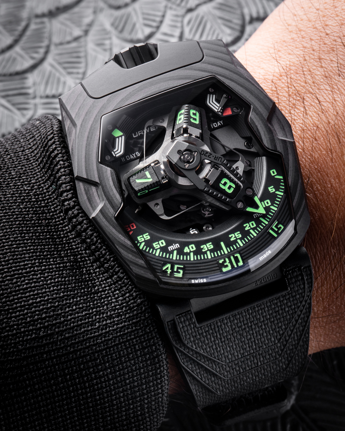 URWERK UR-220 timeandwatches.pl