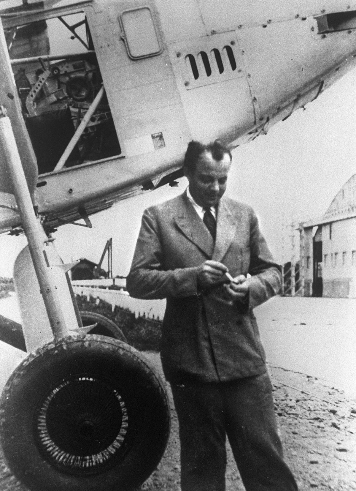 Antoine de Saint-Exupéry in Toulouse, France, 1933. (Fot: Dystrybucja - agencja France-Presse przez Wikimedia Commons)