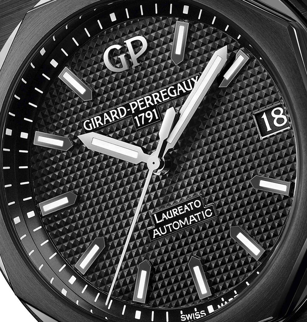 Girard-Perregaux Laureato Ceramic 42 mm | www.timeandwatches.pl