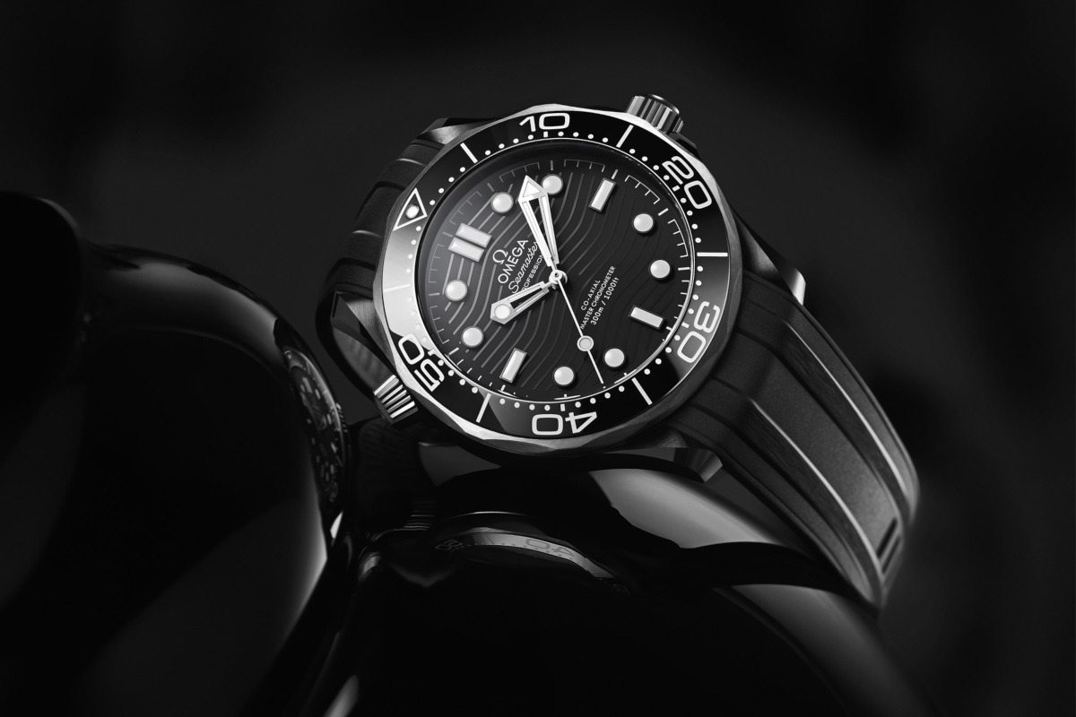 Omega Seamaster Diver 300M w kopercie z czarnej ceramiki i tytanu